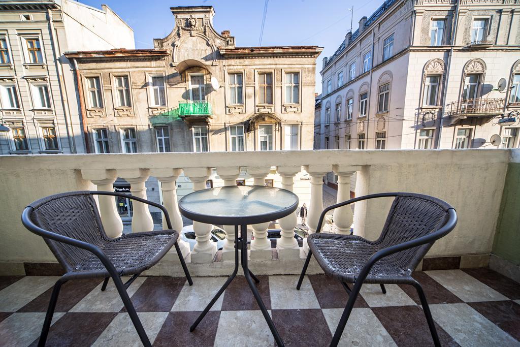 Apartment Teatralnaya Lviv Exterior photo